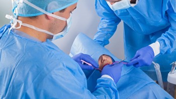 Tonsillectomy: what it is, duration, cost and step by step
