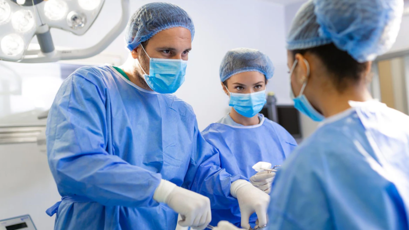 Surgeons performing an intervention 