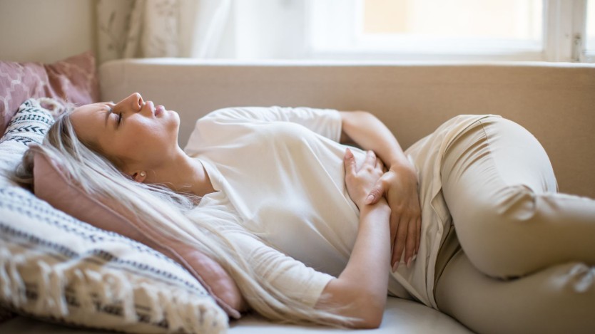 Surgical mesh to repair a hernia