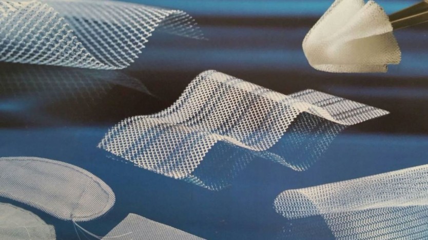 Surgical mesh to repair a hernia